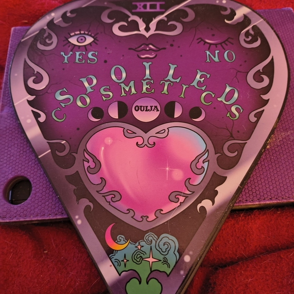 Eyeshadow Palette with Purple and Gold Shades - Picture 9 of 15